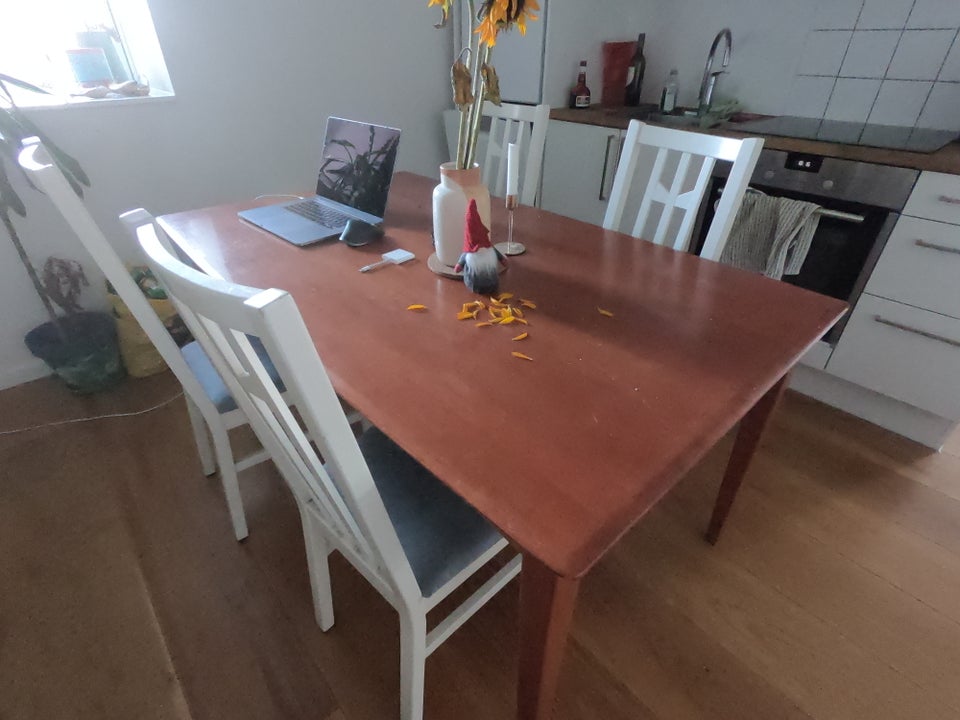 table and 4 chairs