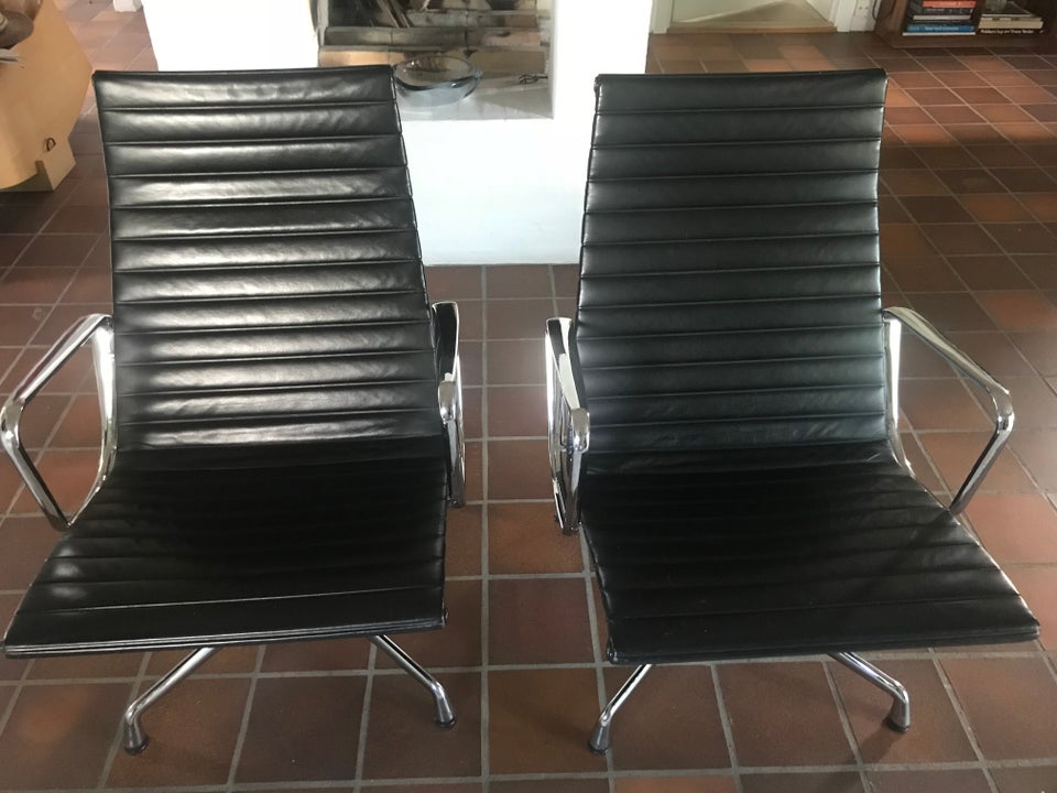 Eames EA115/sort læder Lounge