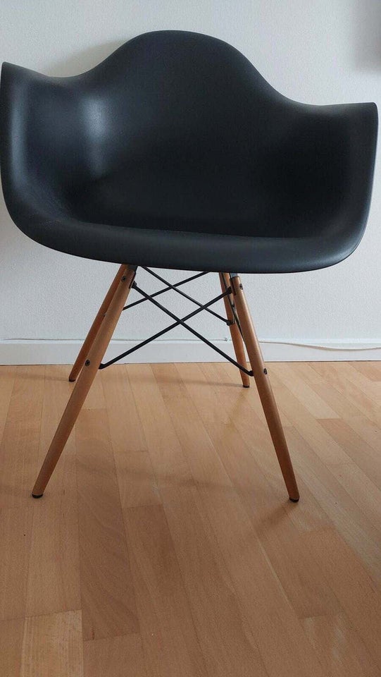 Eames, Stol med armlæn, Plastic