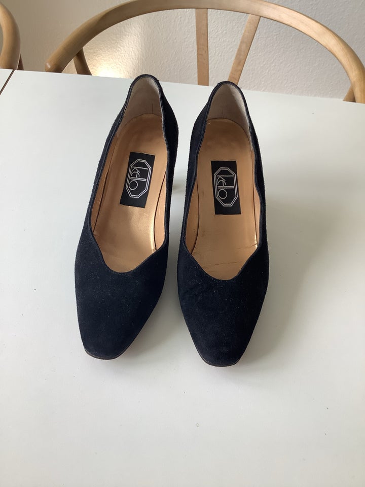 Pumps, str. 38, Kello