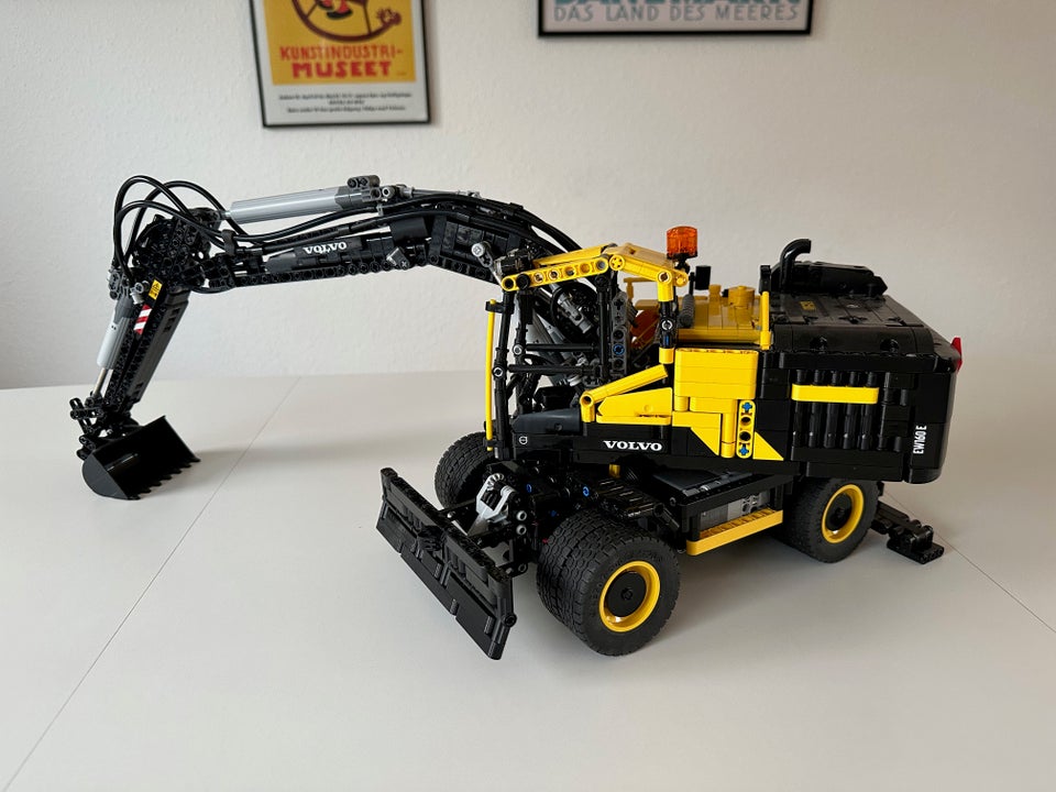 Lego Technic MOC Volvo EW180E