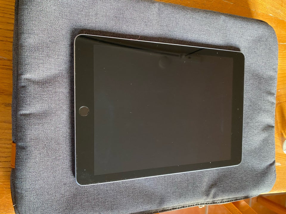 iPad 6, 128 GB, sort