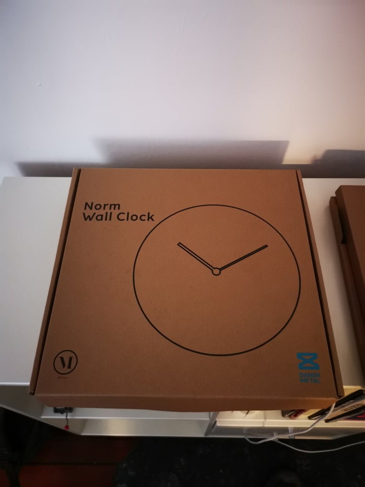 Vækkeur Norm Wall Clock