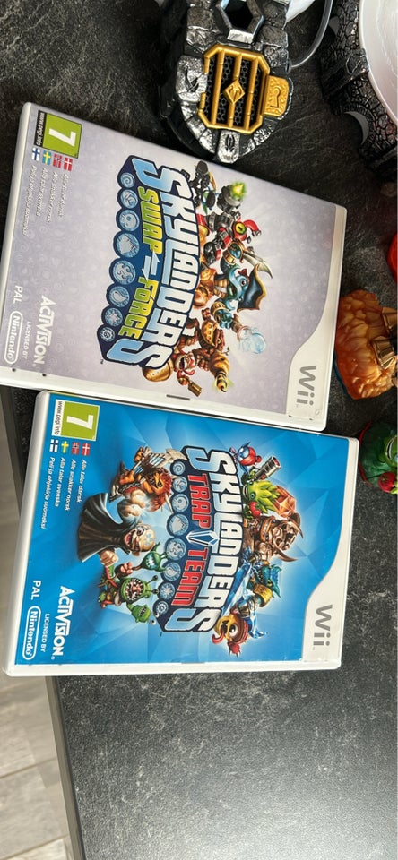 Skylanders spil, portal og figurer