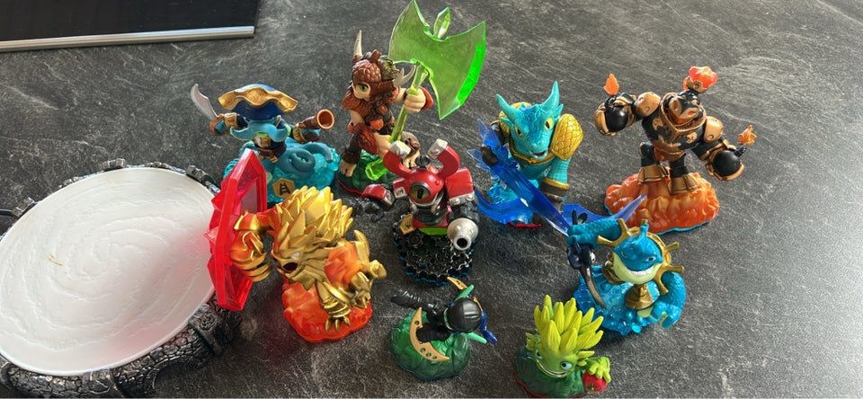 Skylanders spil, portal og figurer