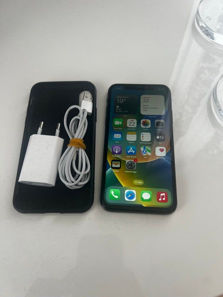 iPhone XS, 64 GB, sort