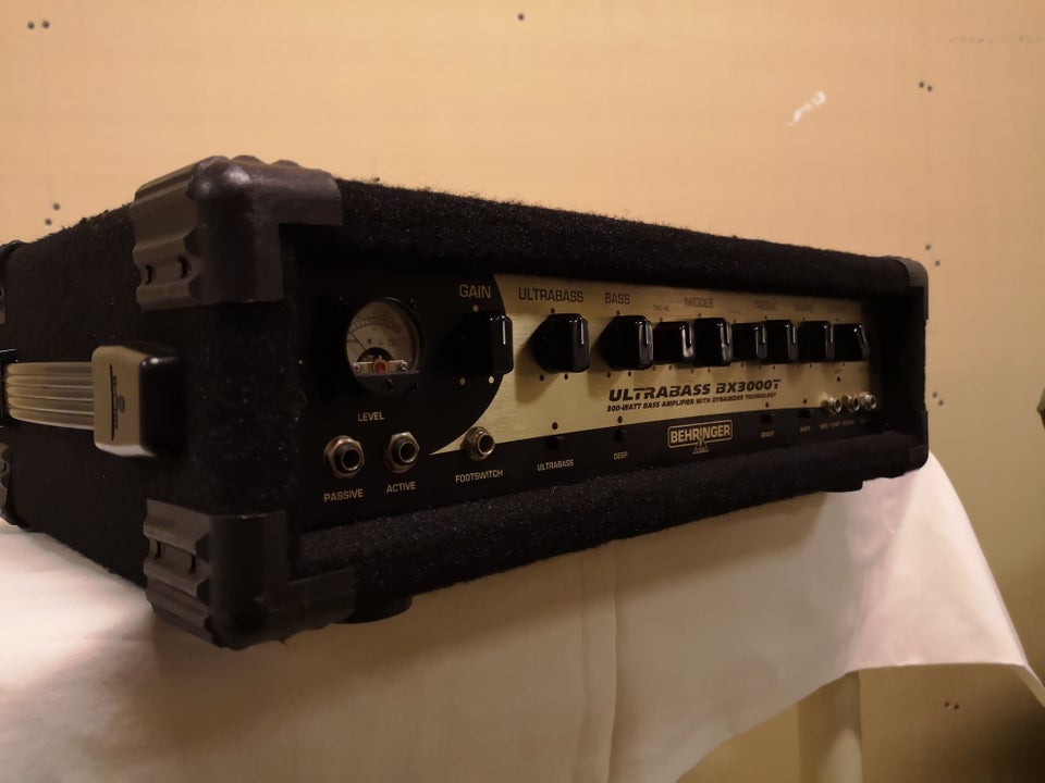 Basamplifier, Behringer BX3000T,