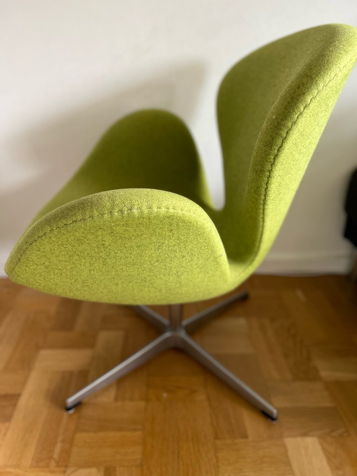 Arne Jacobsen, AJ 3320 Svanen , Stol