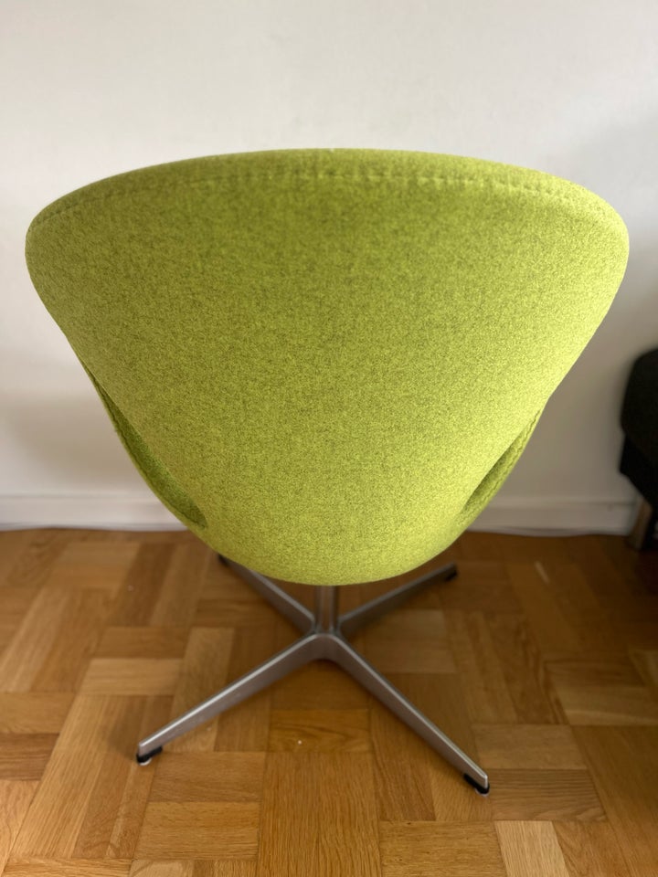 Arne Jacobsen, AJ 3320 Svanen , Stol