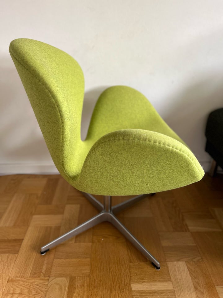 Arne Jacobsen, AJ 3320 Svanen , Stol