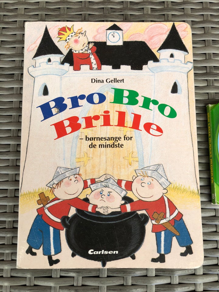 Bro Bro Brille børnesange, Dina