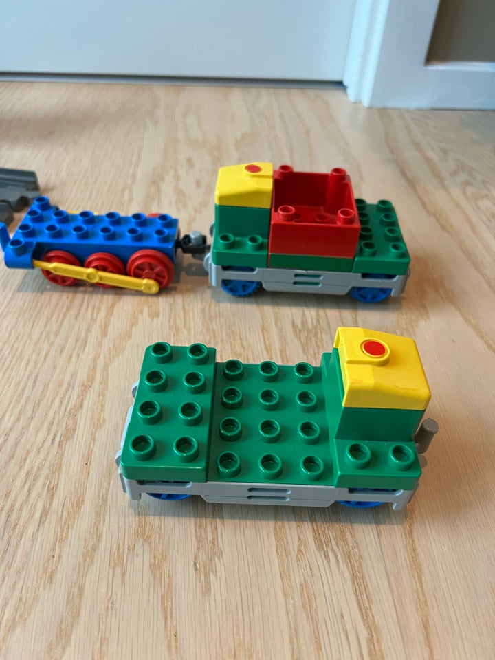 Lego Duplo, Tog og tog skinner