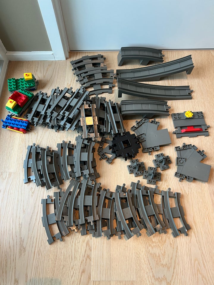 Lego Duplo, Tog og tog skinner