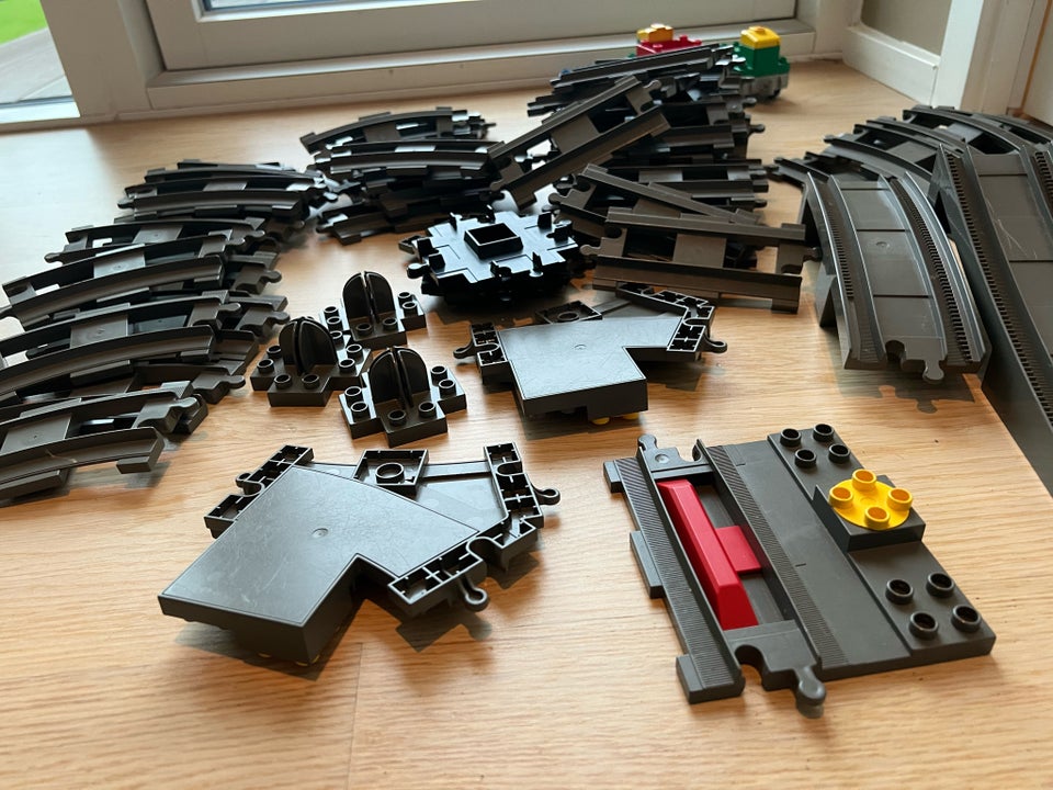 Lego Duplo, Tog og tog skinner