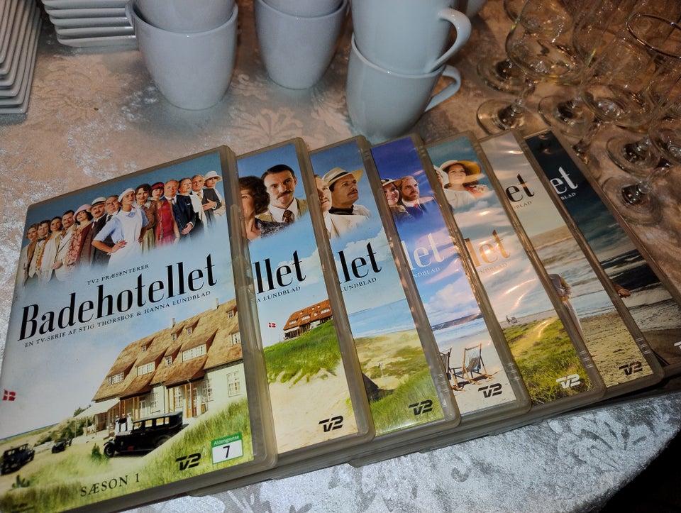 Badehotellet, DVD, TV-serier