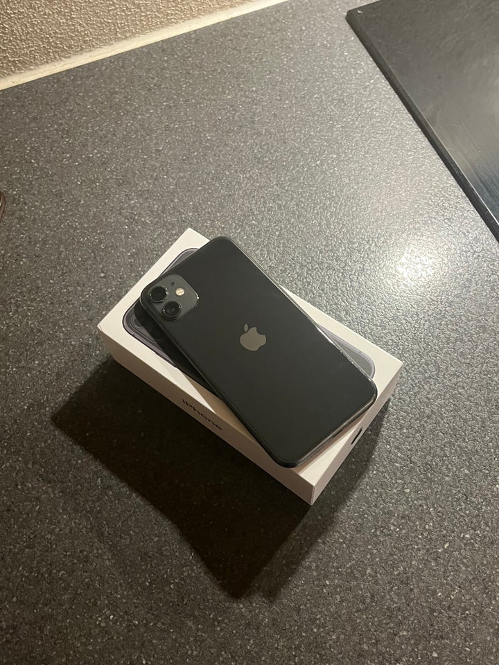 iPhone 11, 128 GB, sort