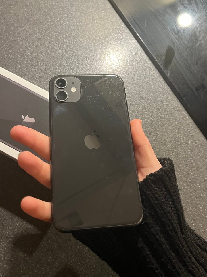 iPhone 11, 128 GB, sort