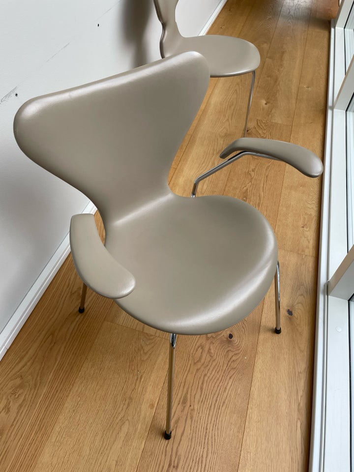 Arne Jacobsen 3207