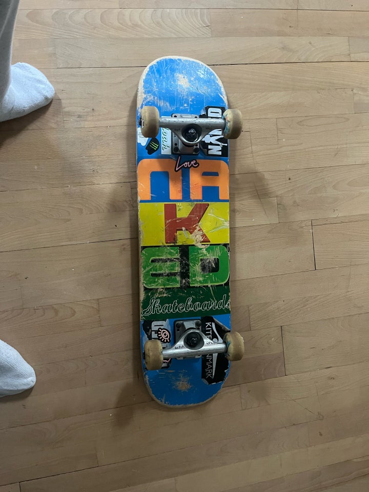 Skateboard, NAKED