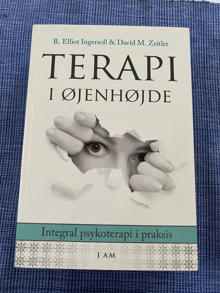 Terapi i øjenhøjde, R.