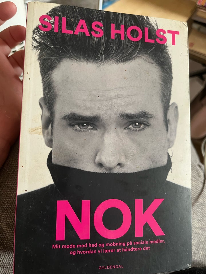 Nok, Silas Holst