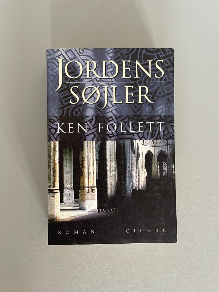 Jordens søjler, Ken Follett,