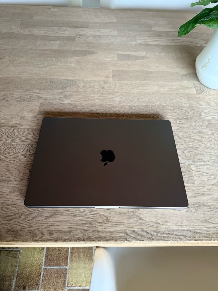 MacBook Pro, 16’ M1, 16 GB ram