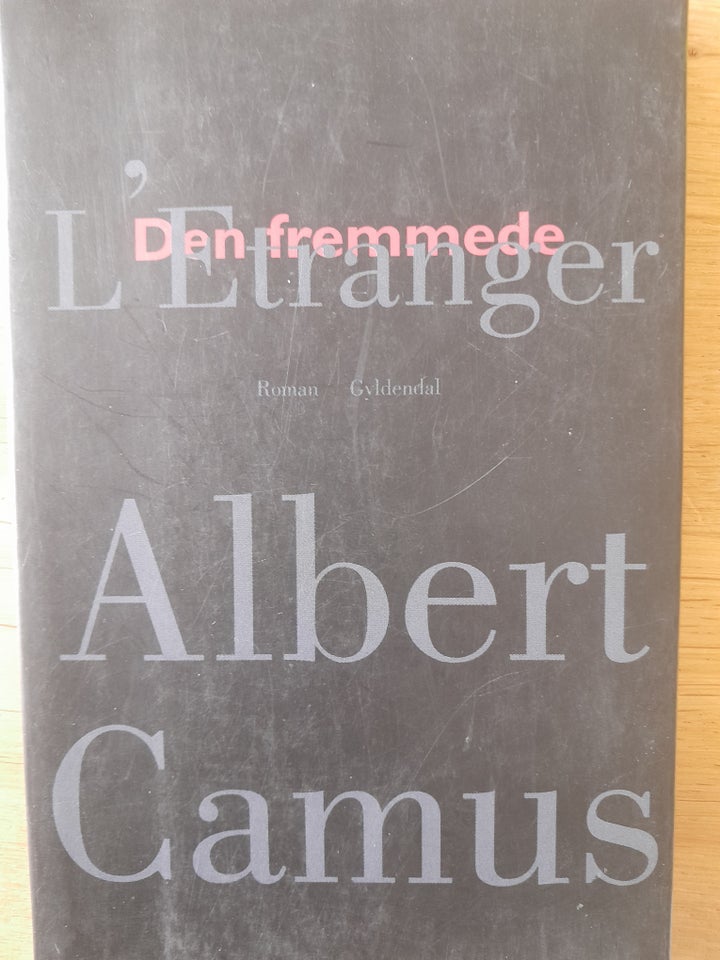 Den fremmede, Albert Camus, genre: