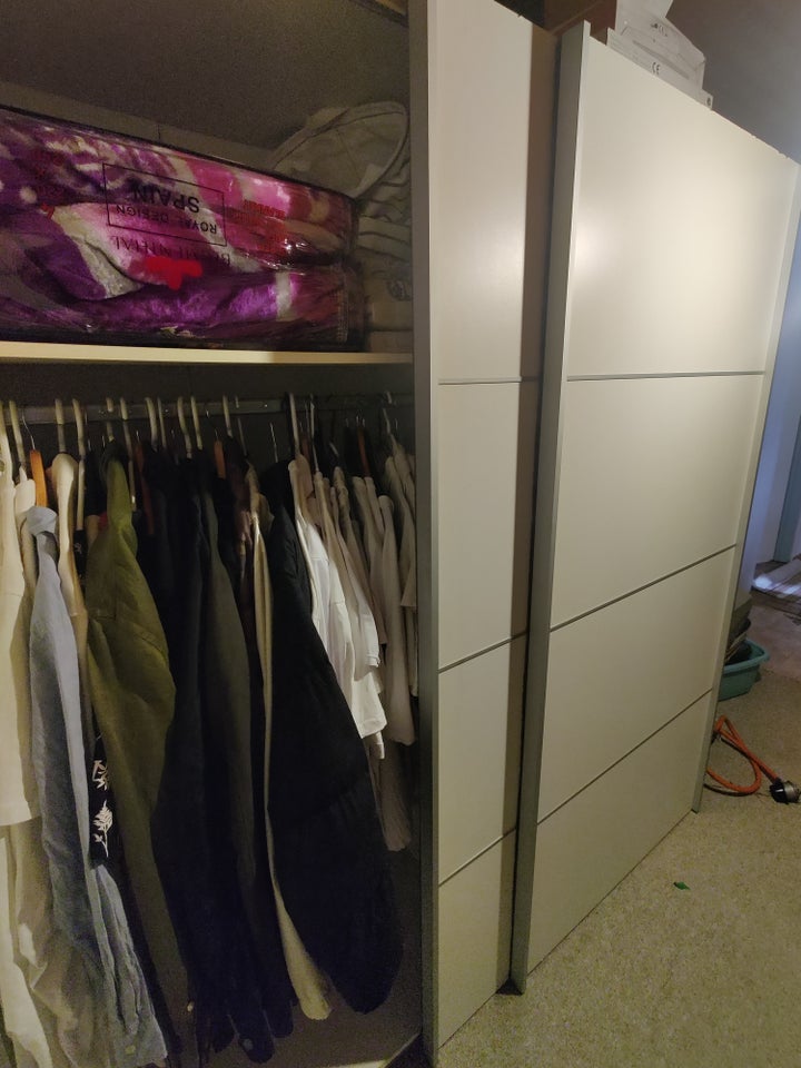 Garderobe skab, Ukendt