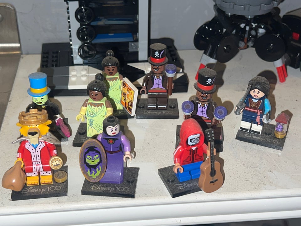 Lego Minifigures, Disney 100