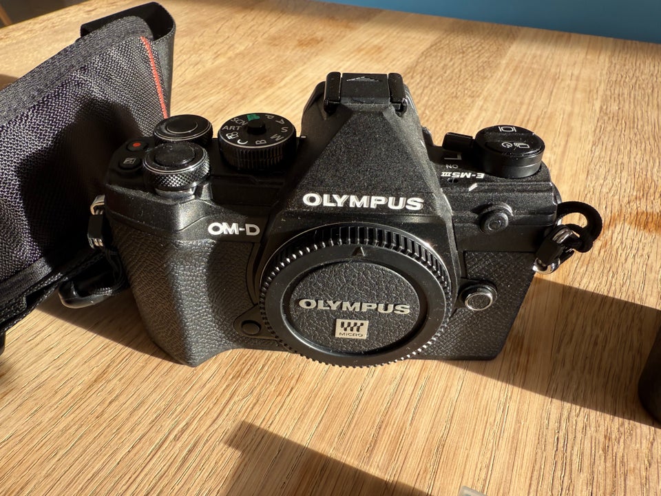 Olympus OM-D E-M5 Mark III, God