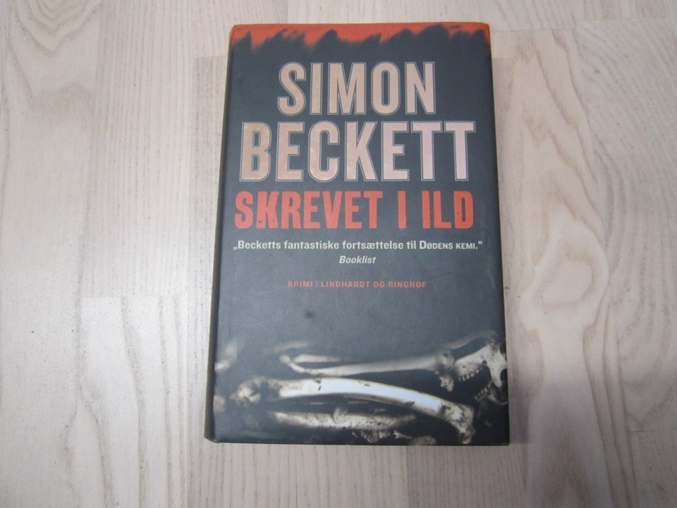 Skrevet i ild, Simon Beckett,