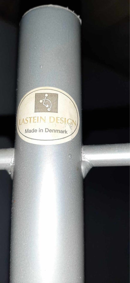 Stumtjener, Lastein Design