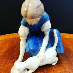 Porcelæn Figur af ung pige og kat 