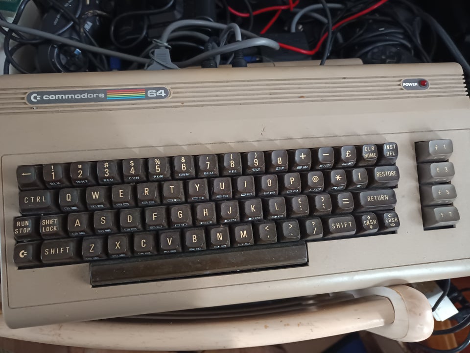 Commodore 64, spillekonsol, God