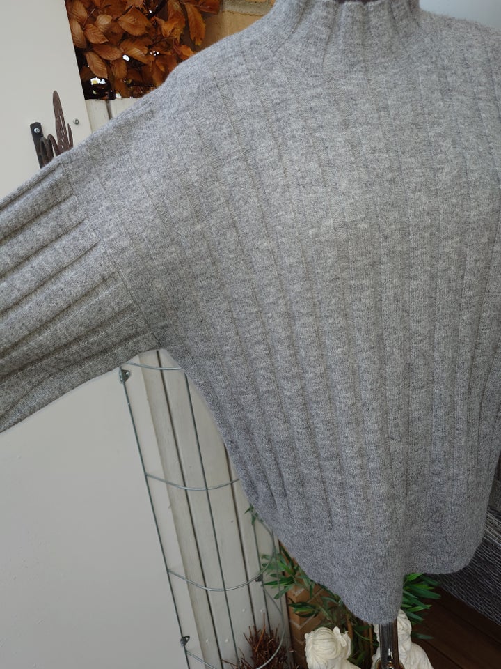 Sweater, Red Button, str. 36