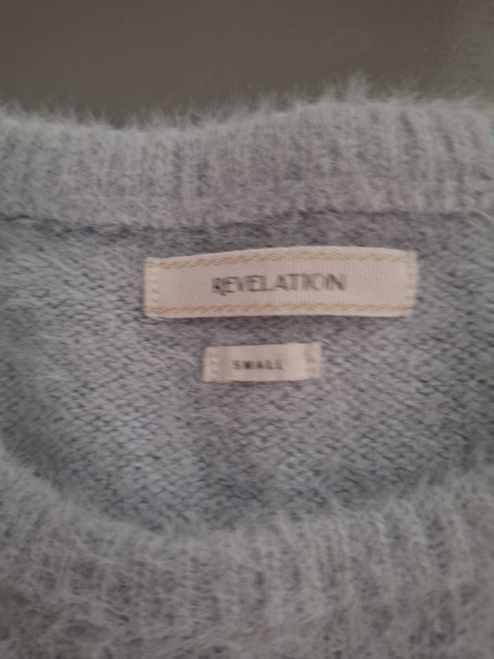 Sweater, REVELATION, str. 38