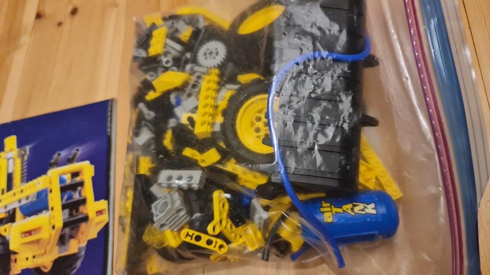 Lego Technic, 8459 Pneumatic Front