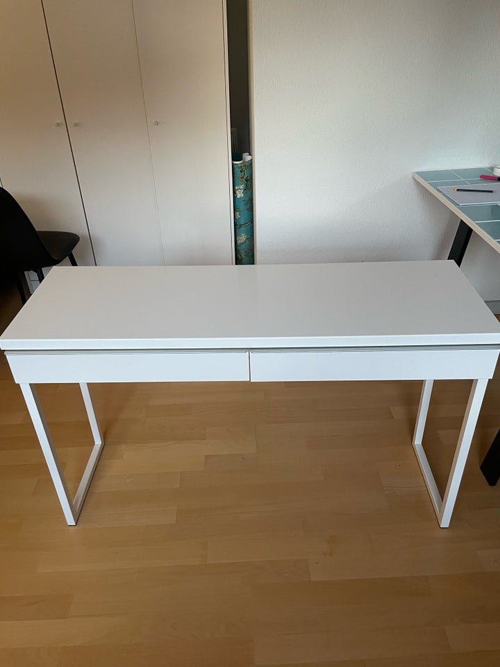 Skrivebord, IKEA, b: 120 d: 40 h: 74