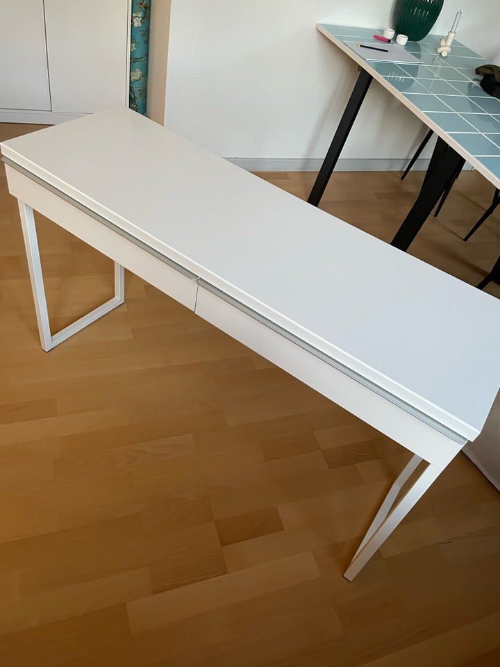 Skrivebord, IKEA, b: 120 d: 40 h: 74