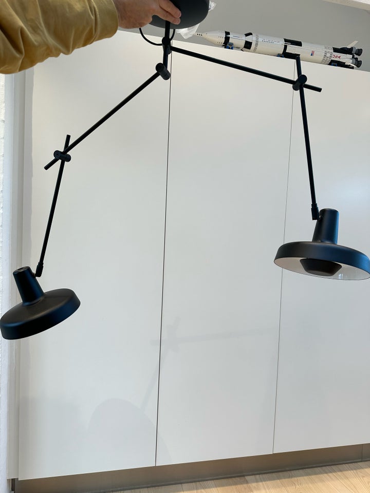 Anden loftslampe, Grupa