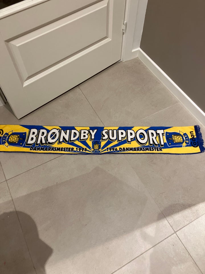 Andet, Brøndby halstørklæde,