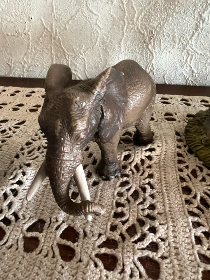 4 elefant figurer