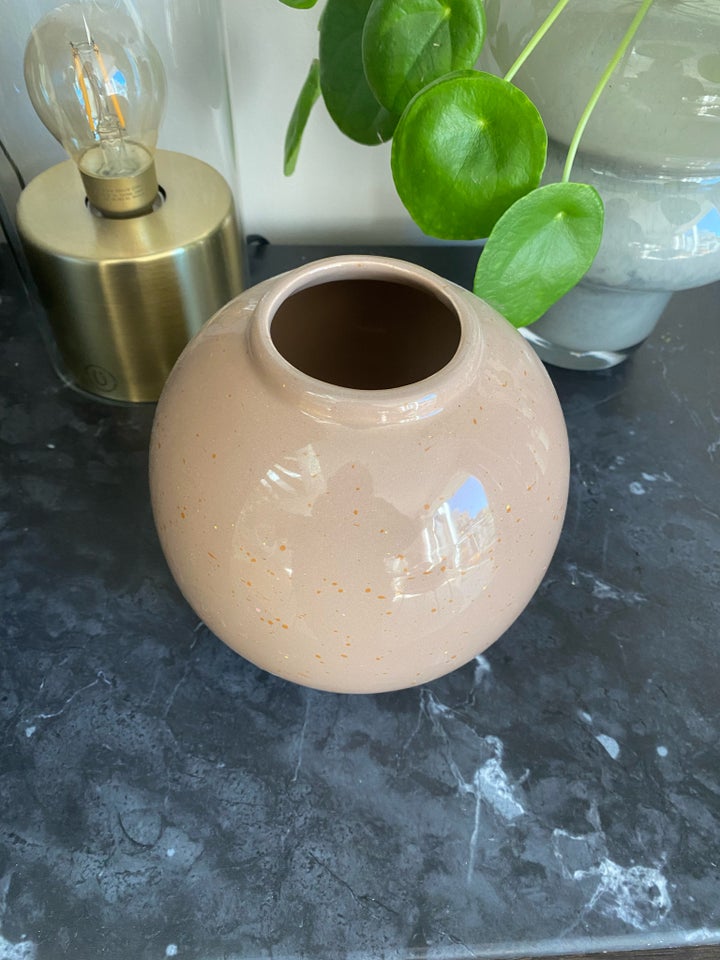 Brun vase