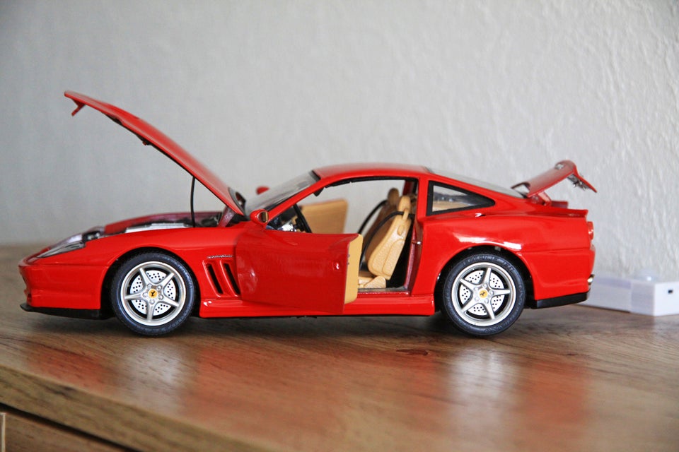 Modelbil, BURAGO FERRARI 550