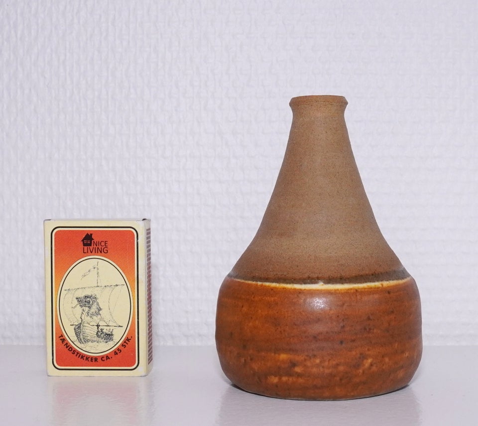 Vintage keramik vase i varme