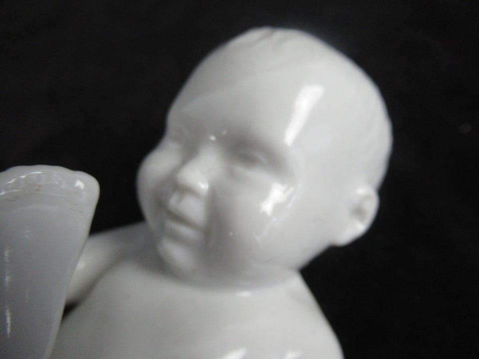 Blanc De Chine Baby Figur 031 Royal