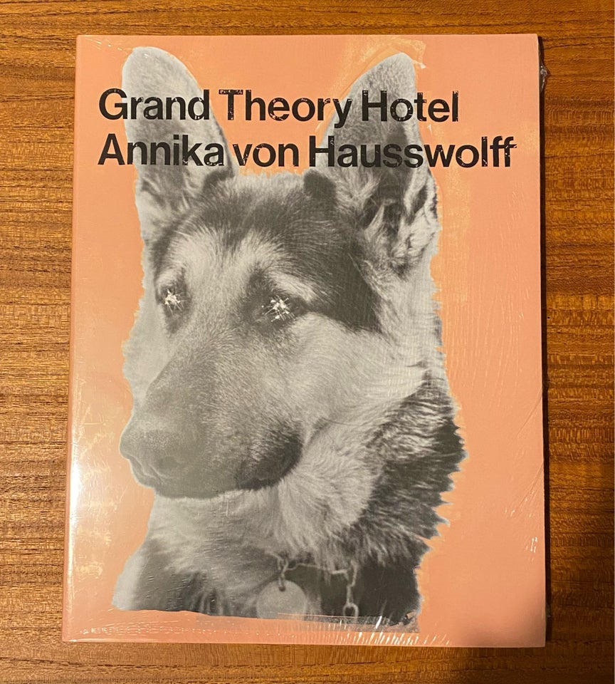 Grand Theory Hotel, Annika von