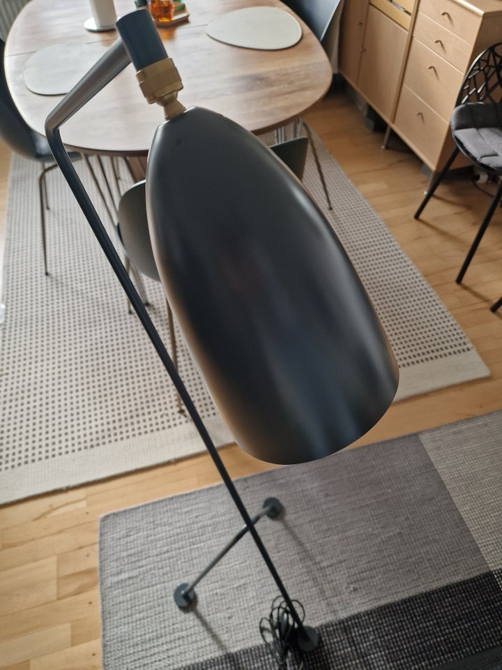 Gulvlampe, Gubi Gräshoppa