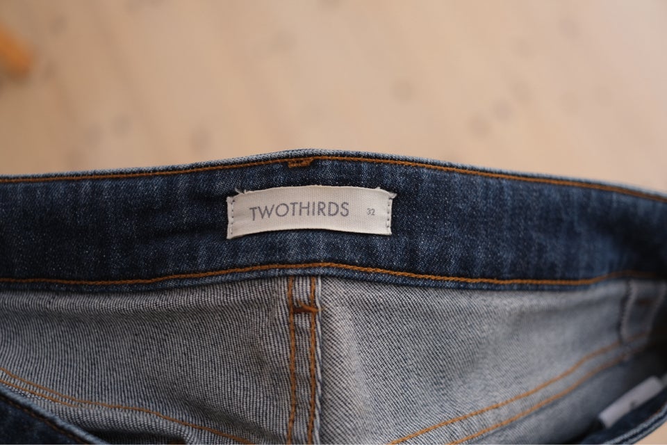 Jeans, Two Thirds, str. 32